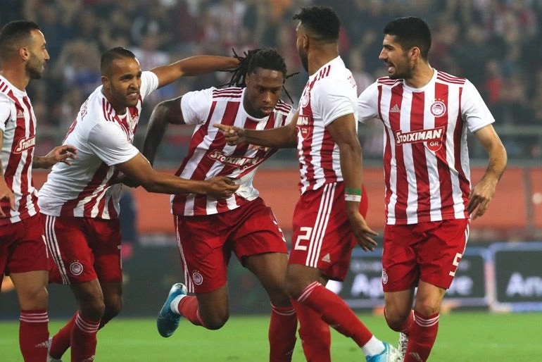 Ξανά στην κορυφή ο Ολυμπιακός – Νίκη στο ντέρμπι με την ΑΕΚ